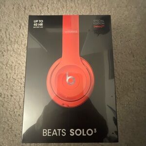 Beats Solo3 Wireless Headphones - Red